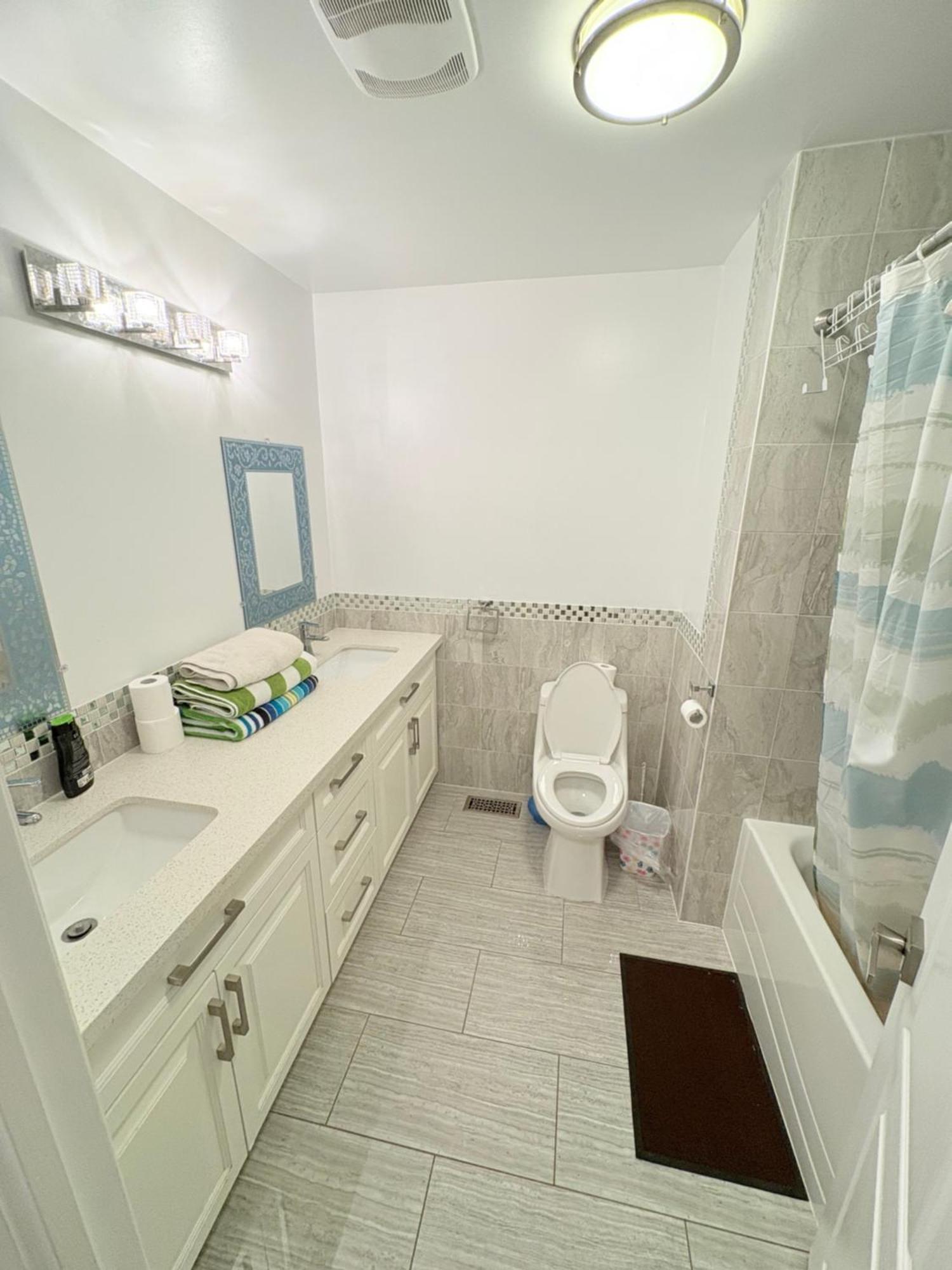 Specious Private Room With A Washroom Toronto Exterior photo