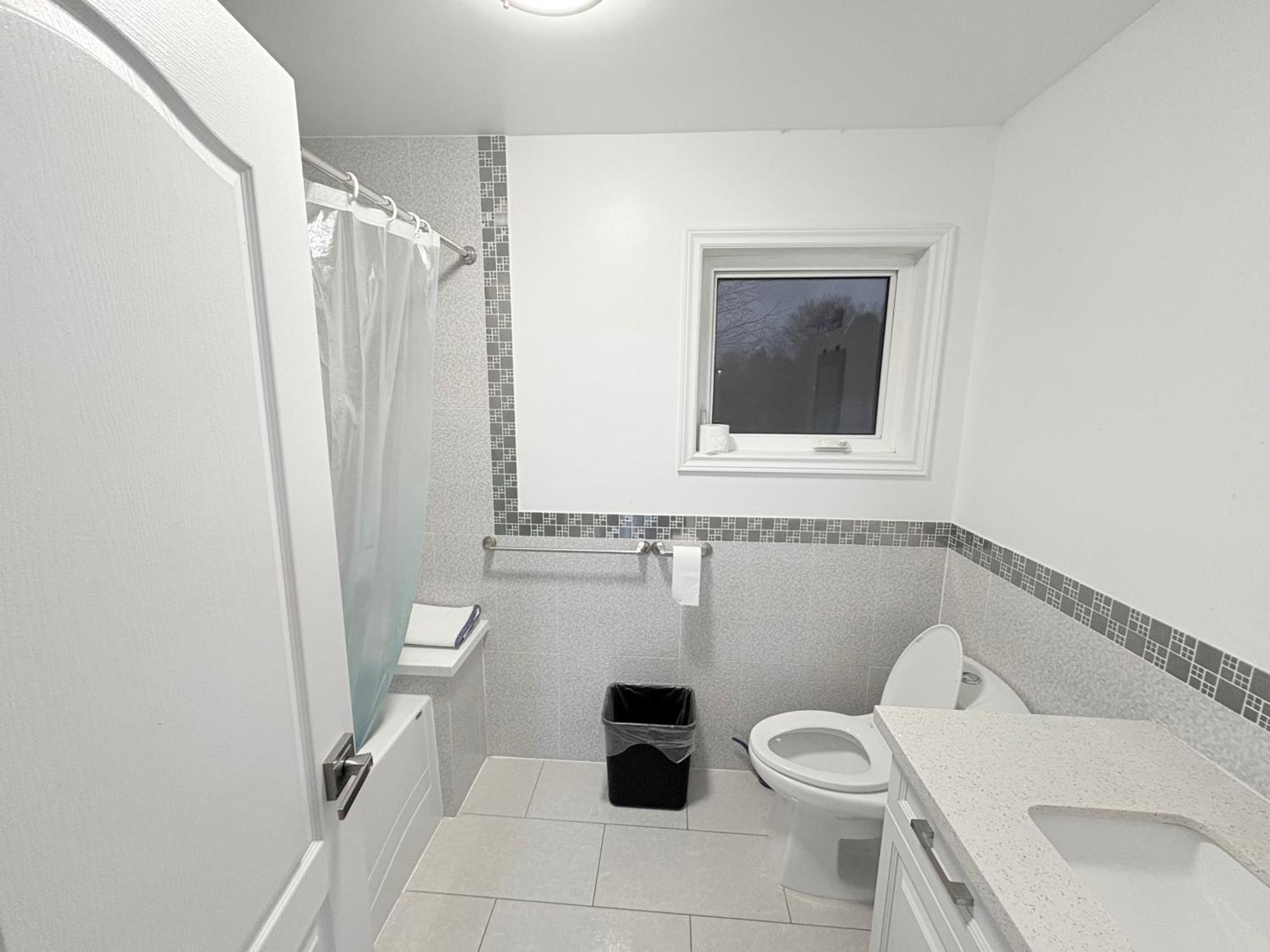 Specious Private Room With A Washroom Toronto Exterior photo